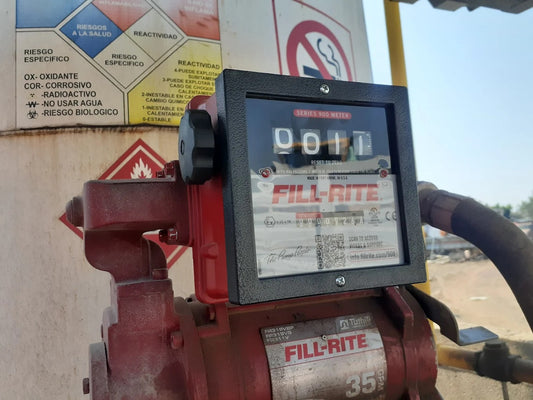 Cuentalitros de 4 digitos instalado en una bomba FR310